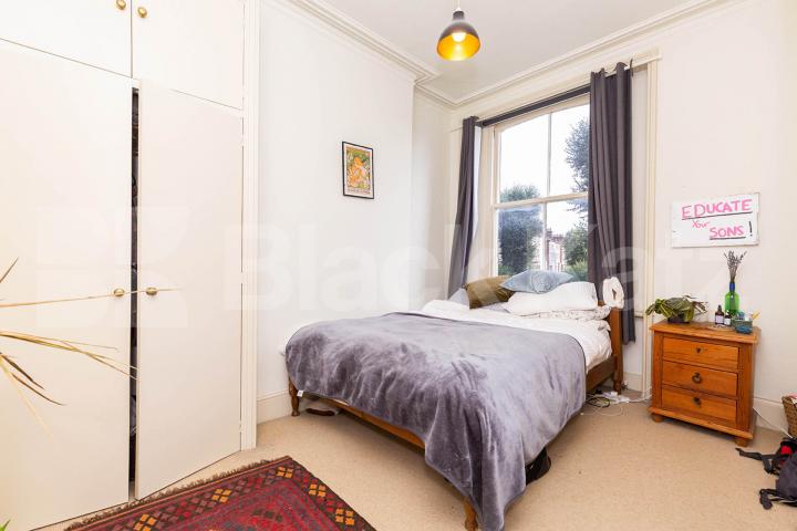 A spacious 2 double bedroom property with communal gardens Hartham Road, Hillmarton Conservation Area 